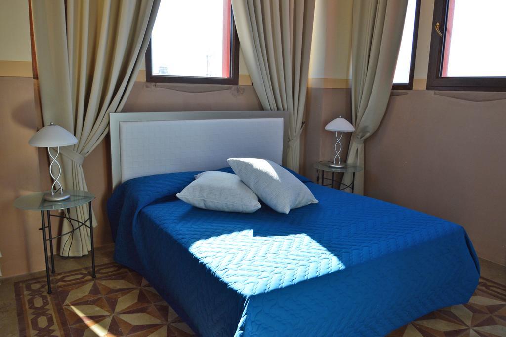 Palazzo Vallebona Gallipoli Bilik gambar